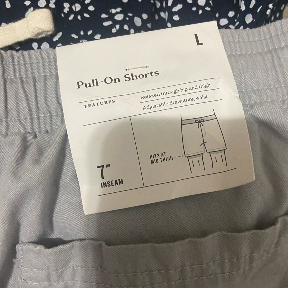 Men’s L Large Lot Sweater Shirts Shorts ($72 plus retail) - Picture 9 of 12